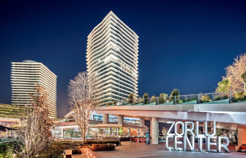 نمای جذاب و لوکس فضای باز زورلو سنتر در قلب استانبول